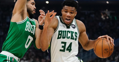 Duas equipas na frente por Giannis Antetokounmpo Duas equipas na frente por Giannis Antetokounmpo