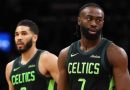 “Costeletas de borrego?” Jaylen Brown atira farpa a Tatum após vitória dos Sixers “Costeletas de borrego?” Jaylen Brown atira farpa a Tatum após vitória dos Sixers